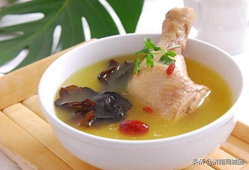 數九天為啥要吃黃酒燉雞呢？它是怎么做呢，