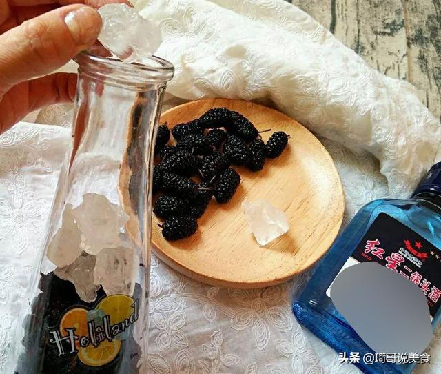 桑椹酒泡制方法和配方_桑椹酒怎么泡制方法_桑椹酒泡制方法有毒