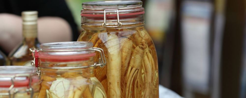 桑葚泡酒的配比_桑葚泡酒的方法和配比_泡酒配比桑葚方法視頻