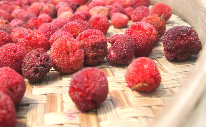 泡酒楊梅做法大全_楊梅泡酒的做法_泡酒楊梅做法視頻