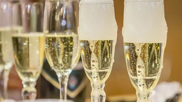 起泡酒是屬于什么酒_酒起泡屬于是什么原理_酒起泡泡多是什么原因