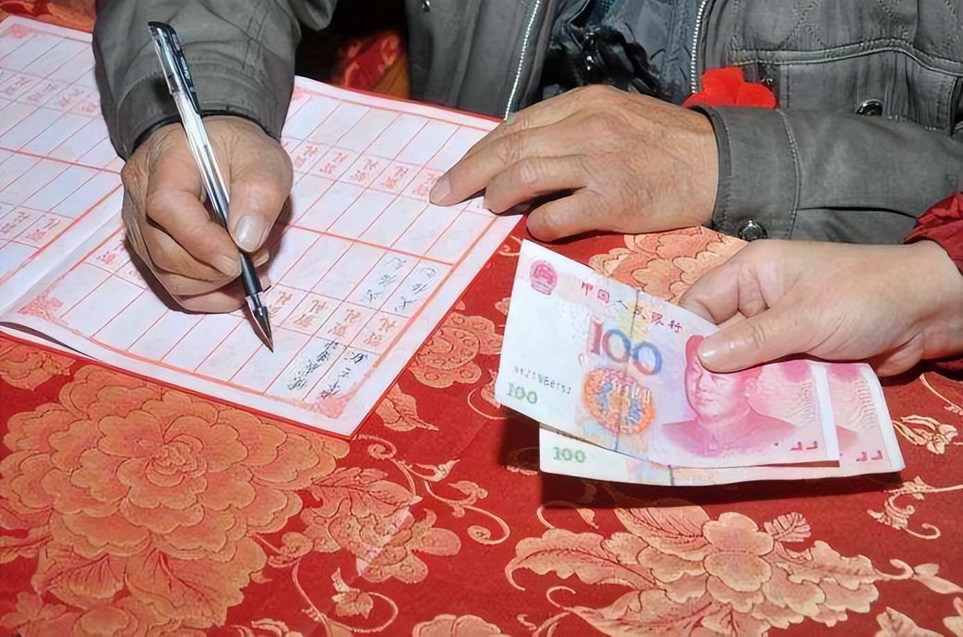 一大叔飛青島隨禮，喝4杯53年茅臺欲離桌，: