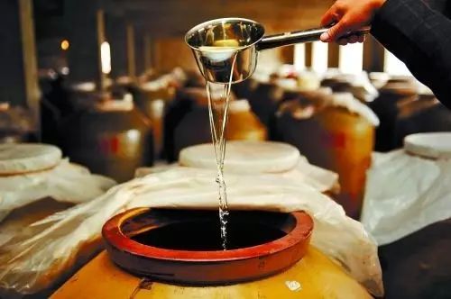 茅臺(tái)年份酒30年價(jià)格_茅臺(tái)年份酒價(jià)格表_茅臺(tái)年份酒