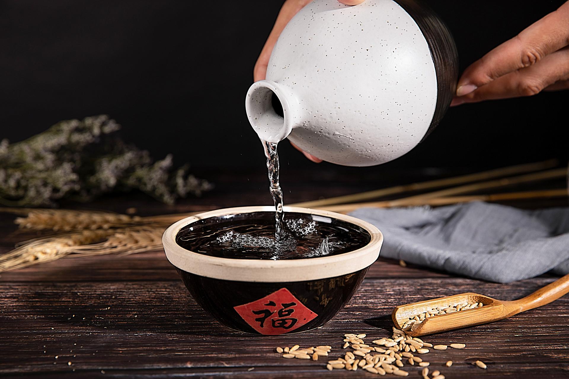 白酒醬香型與濃香型哪種順口_白酒醬香型與濃香型哪個貴_濃香型與醬香型白酒哪個好