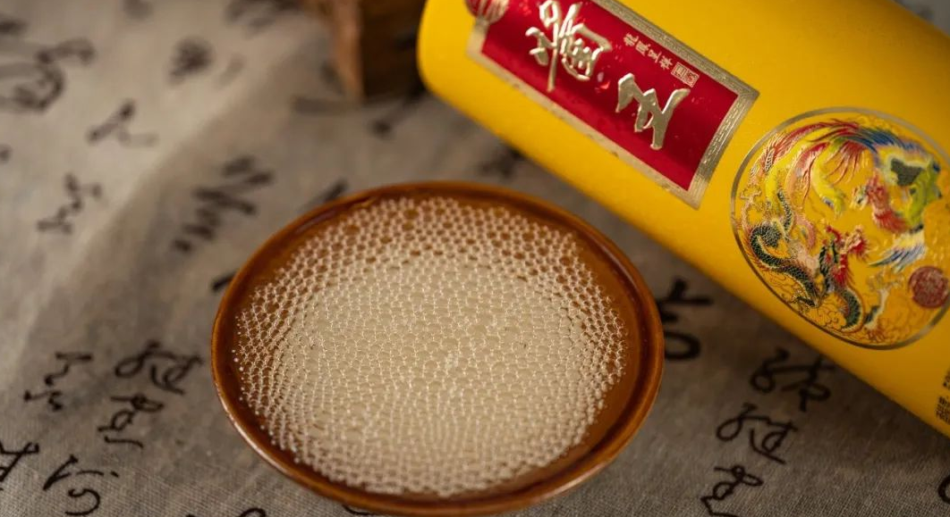 白酒醬香型與濃香型哪個貴_濃香型與醬香型白酒哪個好_白酒醬香型與濃香型哪種順口