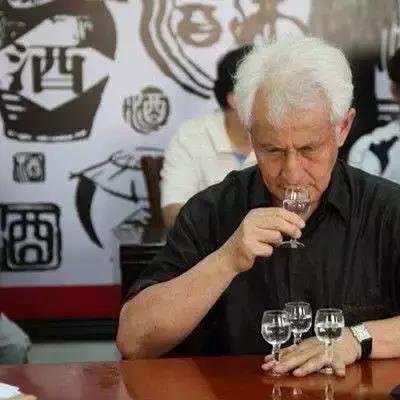 茅臺(tái)哪里回收_茅臺(tái)回收電話_茅臺(tái)回收多少錢(qián)一瓶53度