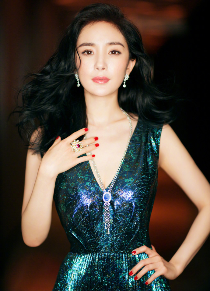 春節必備紅色美甲，顯白又獨特，過年回家必做