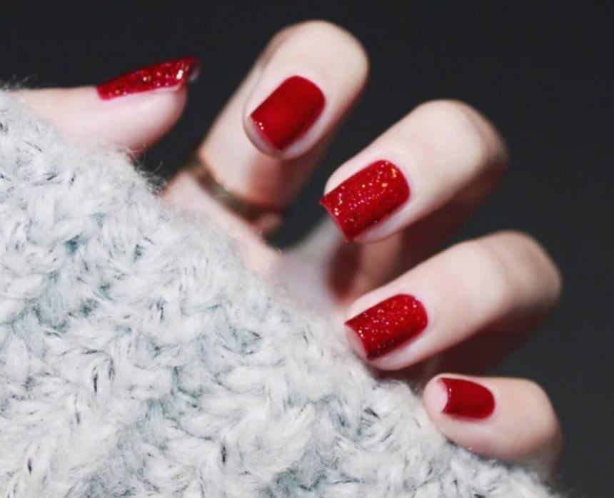 美甲酒紅色_美甲酒紅色怎么調出來的_酒紅色美甲款式