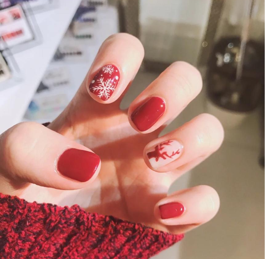 美甲酒紅色怎么調出來的_美甲酒紅色_酒紅色美甲款式