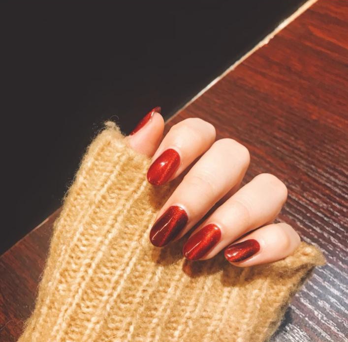 美甲酒紅色怎么調出來的_美甲酒紅色_酒紅色美甲款式