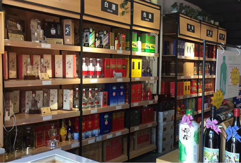 哪款白酒賣的好？煙酒店貨架上這個小細節說明了一切