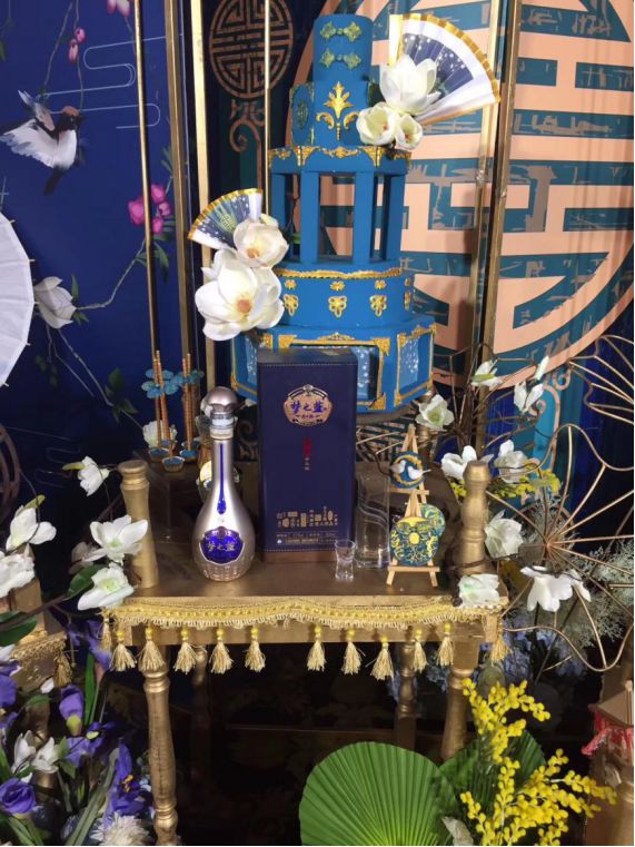 藍天海霞酒2號_白酒天之藍和海之藍哪個好_藍白海天酒樓